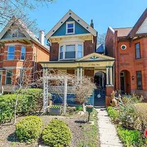Bed & Breakfast Elliott House, Toronto